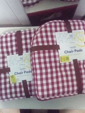 2 Packages Checkered Chair Pads NWT $193.98 Red and White (2-Pack)